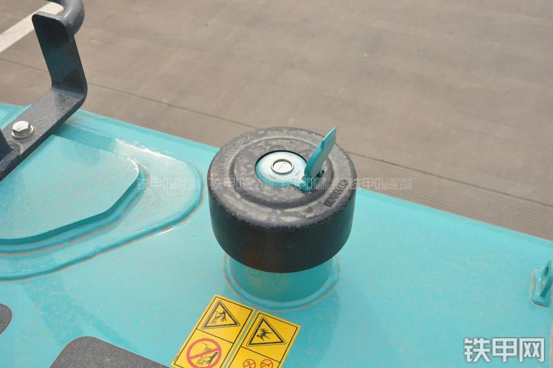 神钢SK200-8挖掘机局部