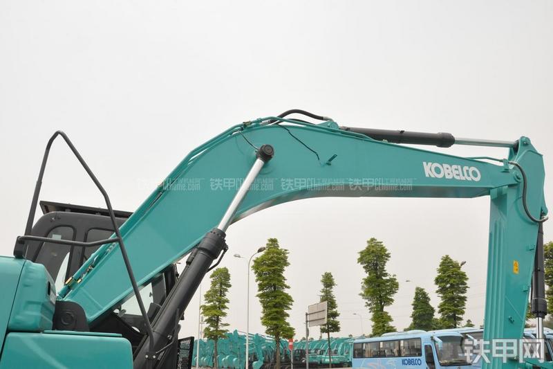 神钢SK270D挖掘机局部