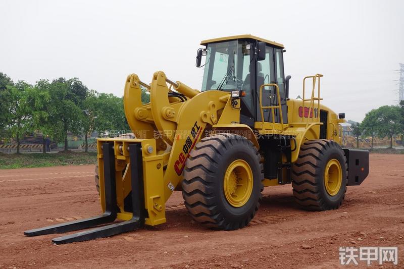 成工CGC18叉装车整机外观