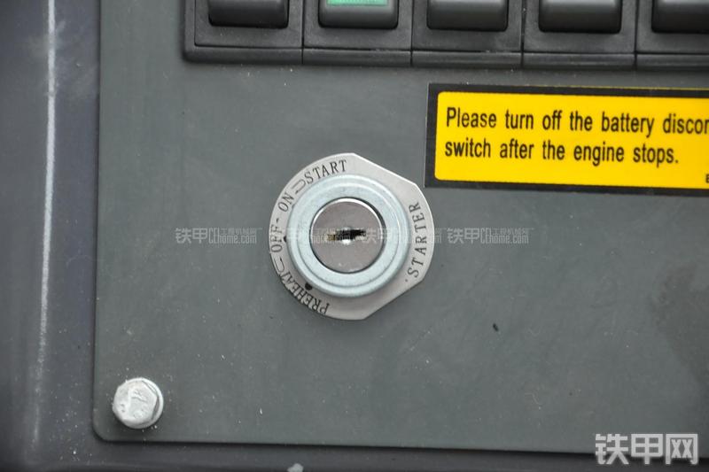 成工MG1320H平地机局部