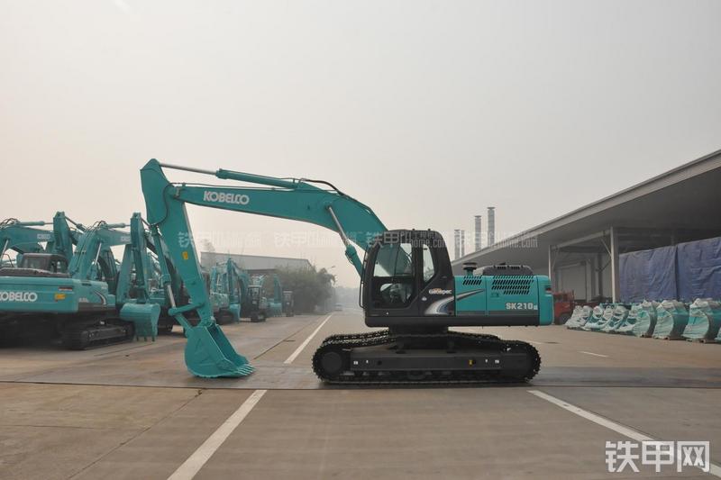 神钢SK210LC-8-domestic挖掘机整机外观