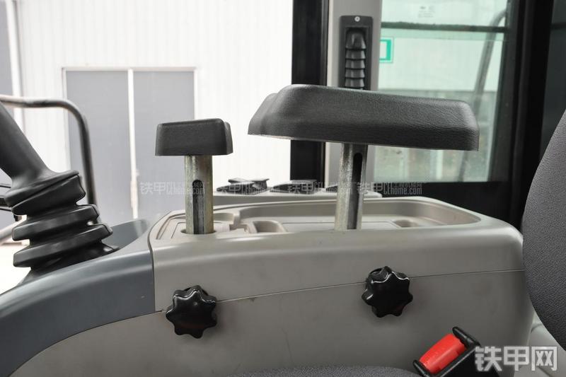 成工CG990H装载机局部