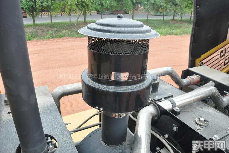 成工MG1320H平地机局部