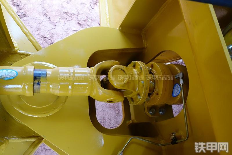 成工CGC18叉装车局部