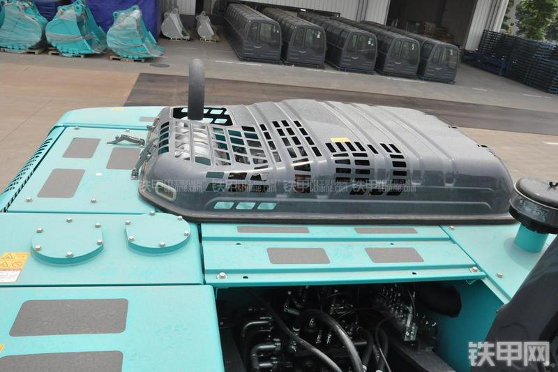 神钢SK270D挖掘机局部