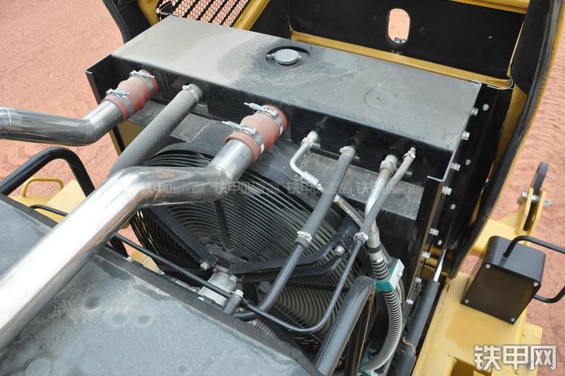 成工MG1320H平地机局部