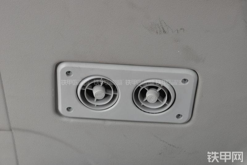 成工MG1320H平地机局部