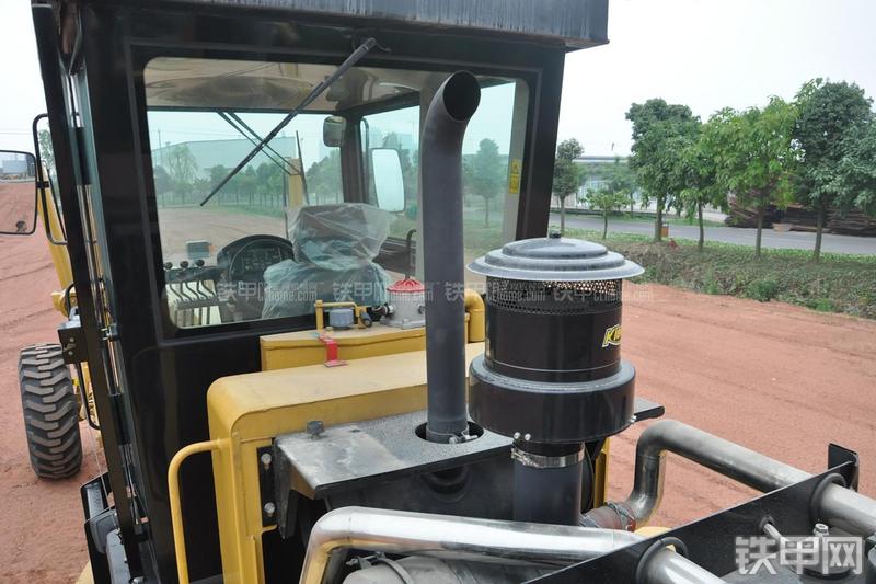 成工MG1320H平地机局部