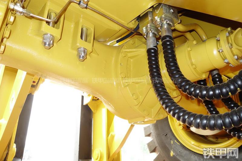 成工CGC18叉装车局部