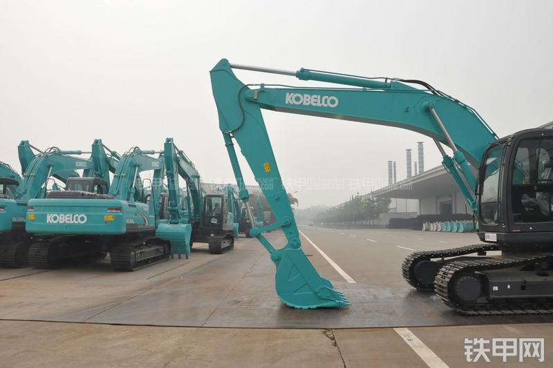 神钢SK210LC-8-domestic挖掘机整机外观