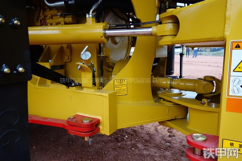 成工CGC18叉装车局部