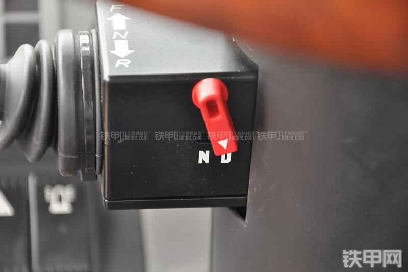 成工CG990H装载机局部