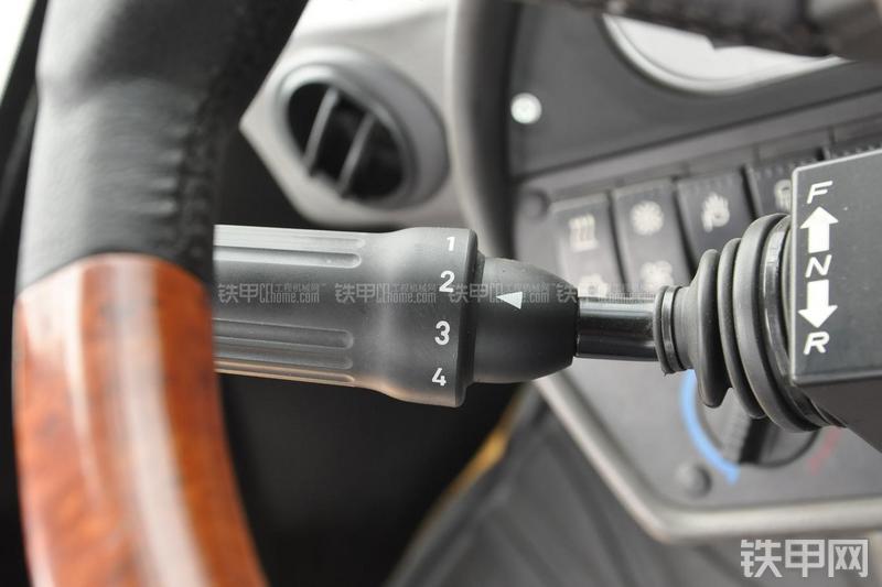 成工CG990H装载机局部