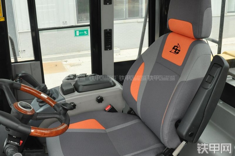 成工CG990H装载机局部