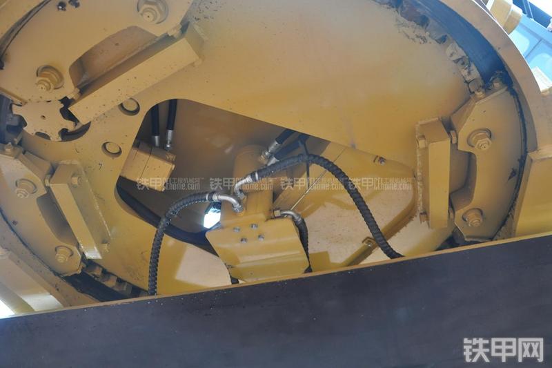 成工MG1320H平地机局部