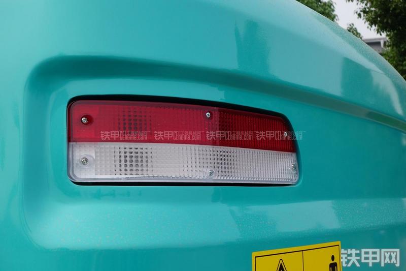 神钢SK250-8挖掘机局部