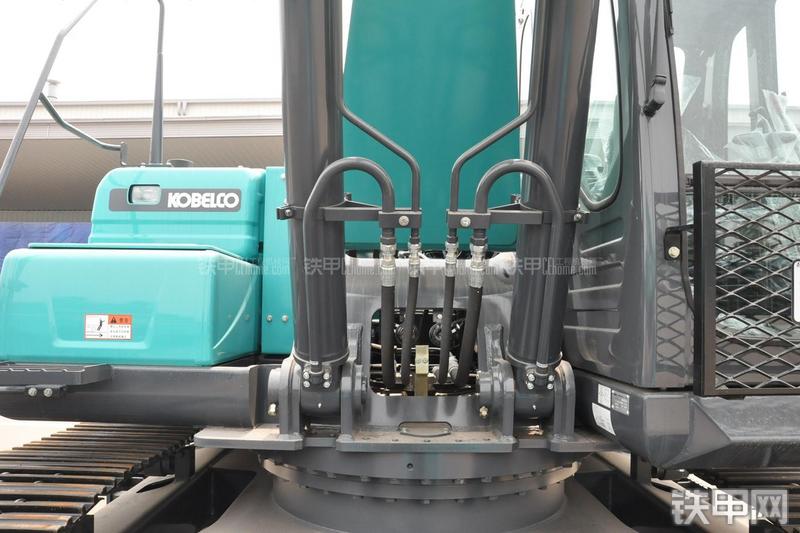 神钢SK270D挖掘机局部