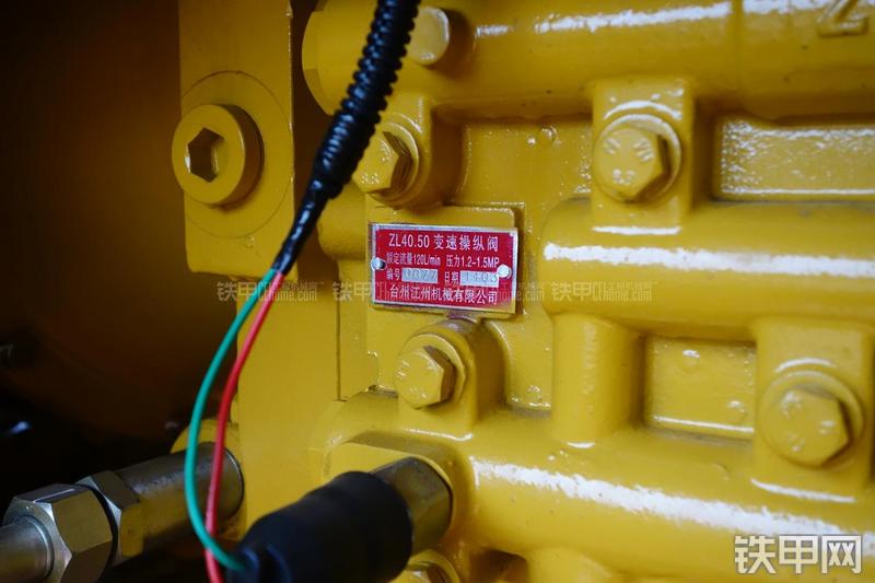 成工CGC18叉装车局部