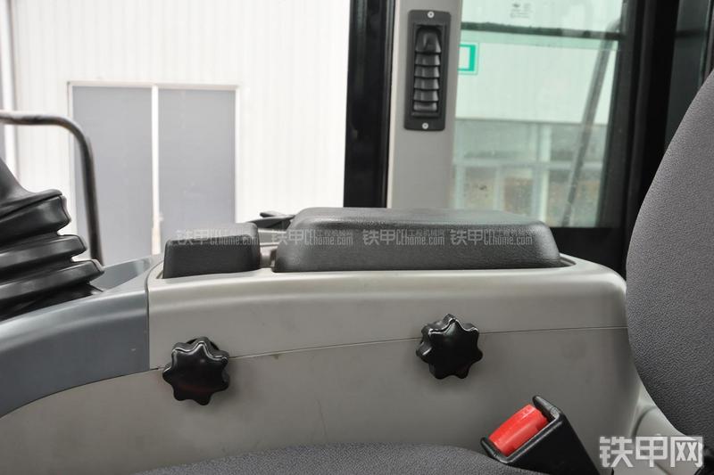 成工CG990H装载机局部