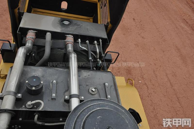 成工MG1320H平地机局部