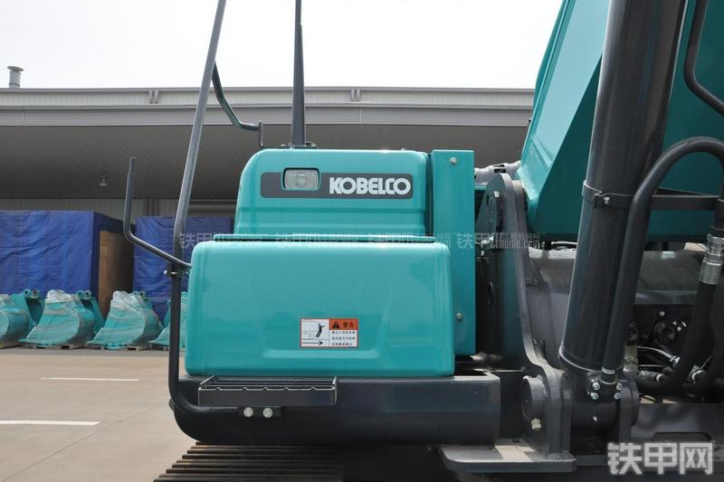 神钢SK270D挖掘机局部