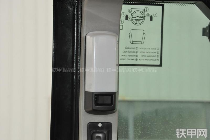 成工CG990H装载机局部