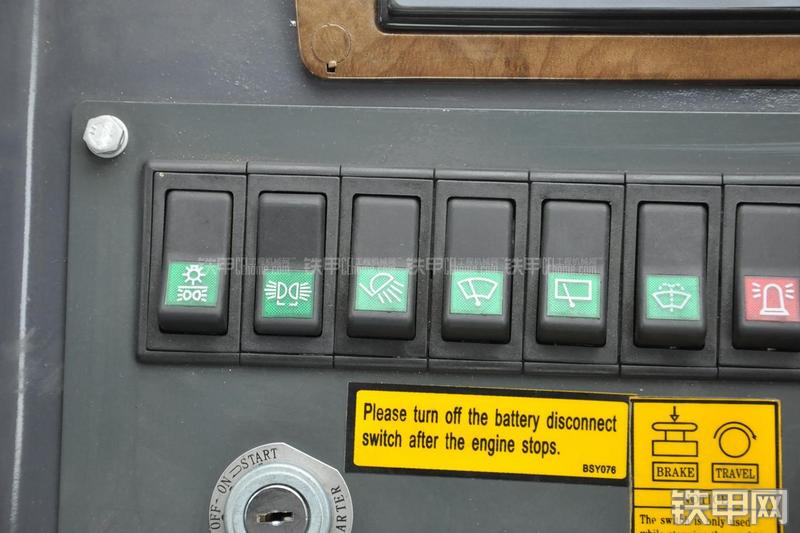 成工MG1320H平地机局部