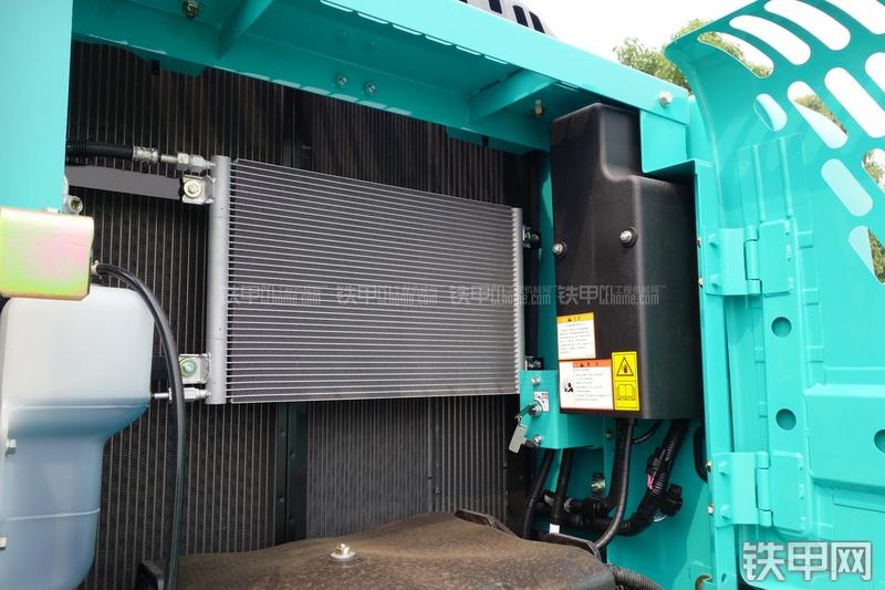 神钢SK250-8挖掘机局部