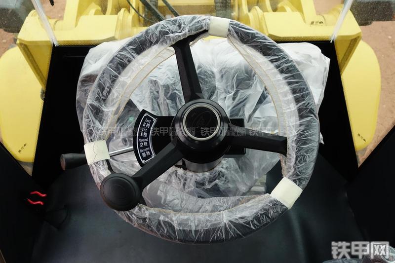 成工CGC18叉装车局部