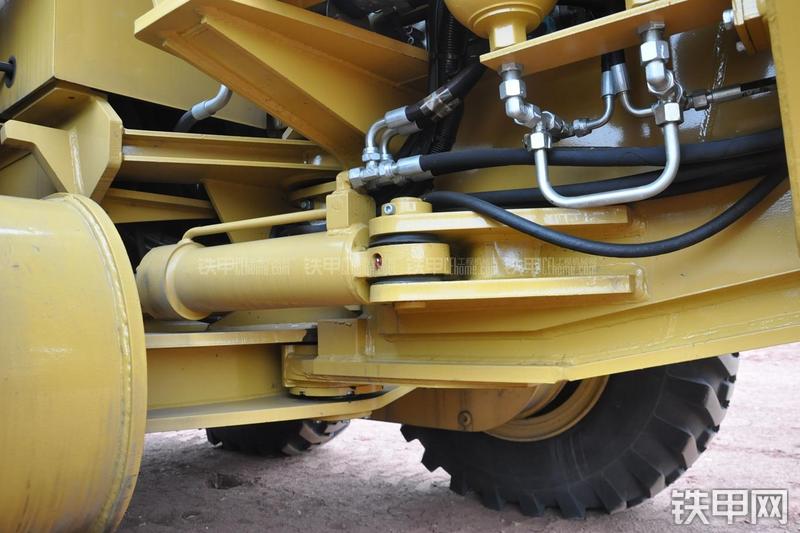 成工MG1320H平地机局部