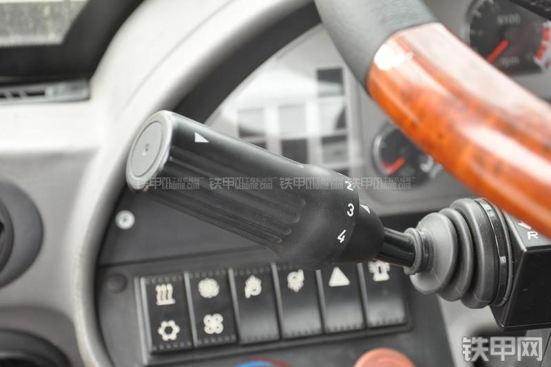 成工CG990H装载机局部