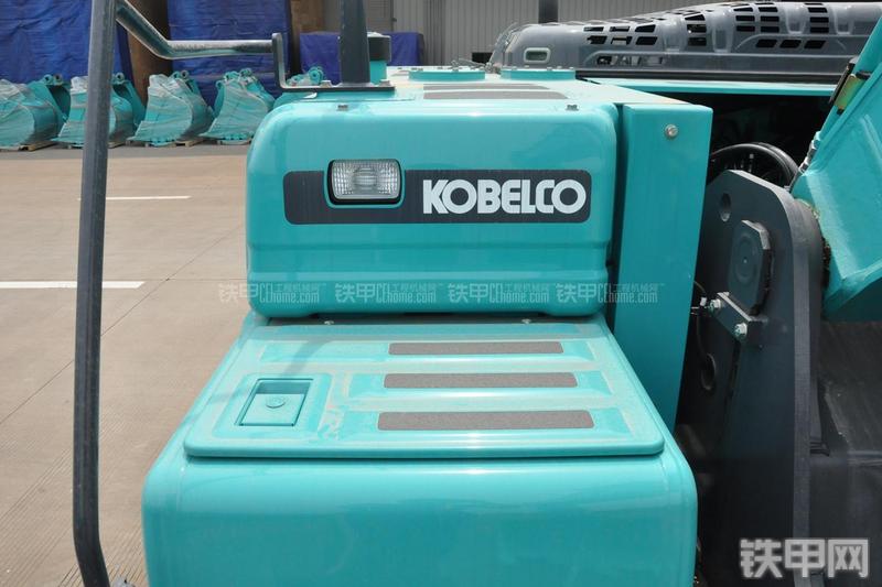 神钢SK270D挖掘机局部