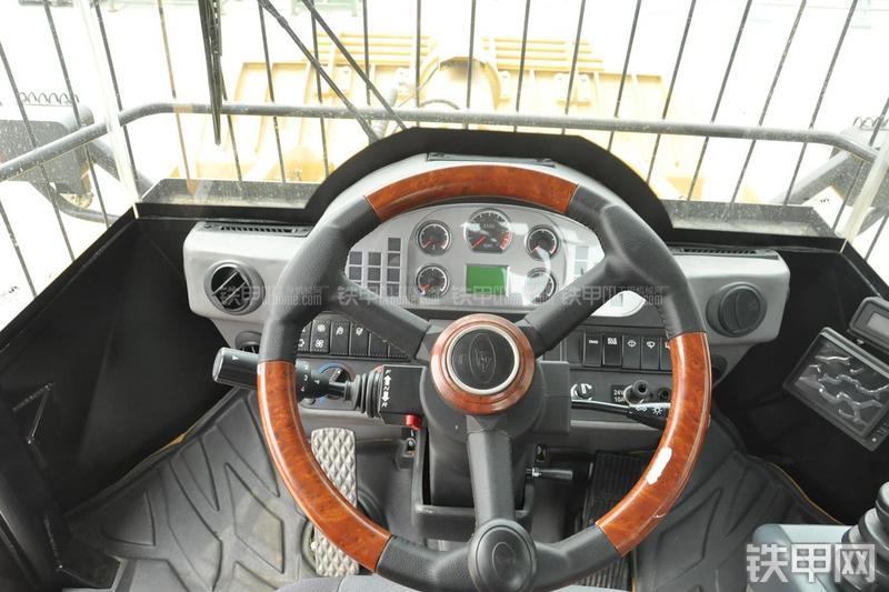 成工CG990H装载机局部