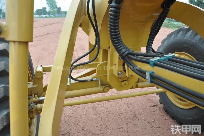 成工MG1320H平地机局部