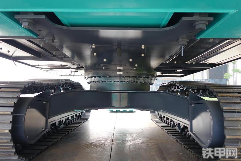 神钢SK250-8挖掘机局部