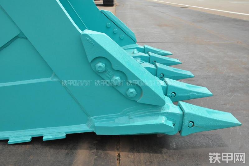 神钢SK270D挖掘机局部