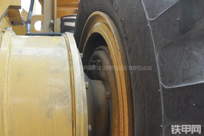 成工MG1320H平地机局部