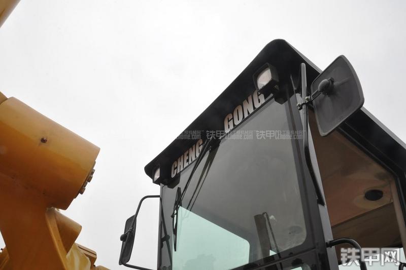 成工MG1320H平地机局部