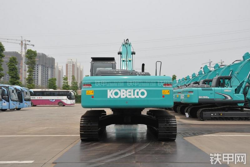 神钢SK270D挖掘机整机外观