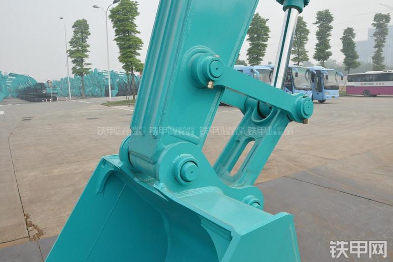 神钢SK200-8挖掘机局部