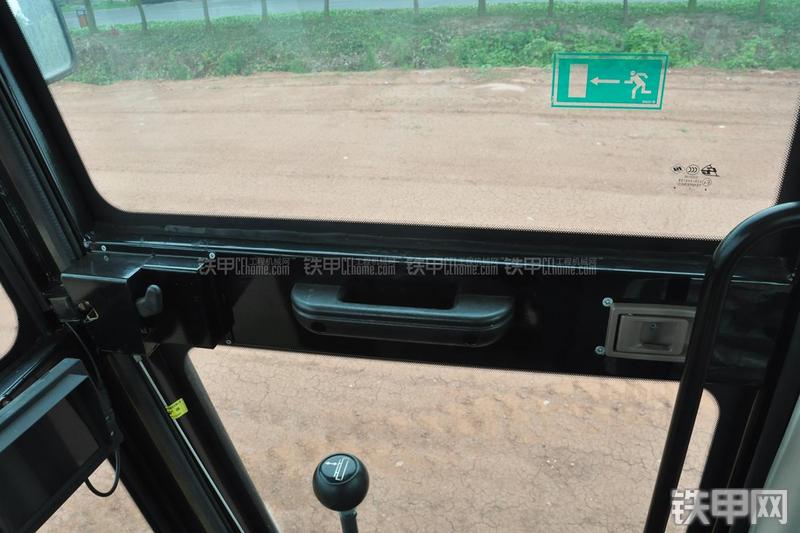 成工MG1320H平地机局部