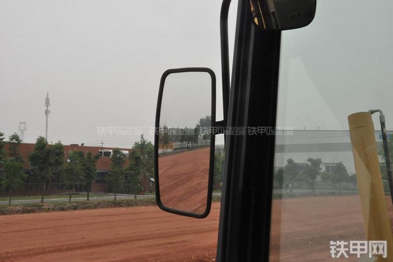 成工MG1320H平地机局部