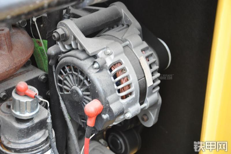 成工MG1320H平地机局部