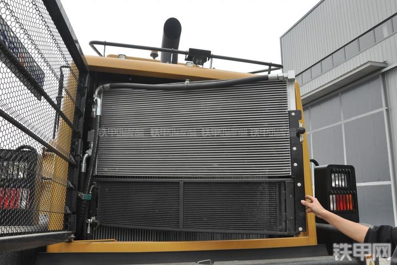 成工CG990H装载机局部