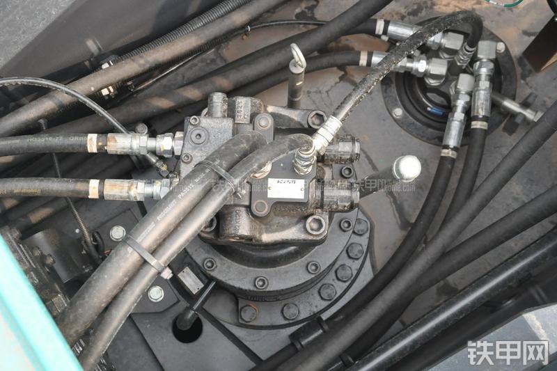 神钢SK200-8挖掘机局部