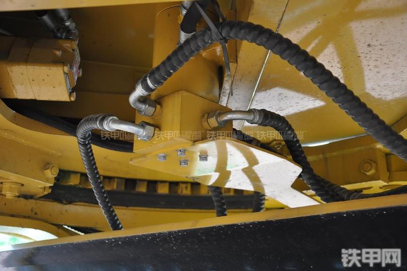 成工MG1320H平地机局部