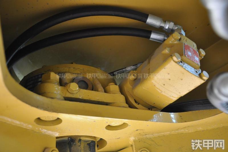 成工MG1320H平地机局部