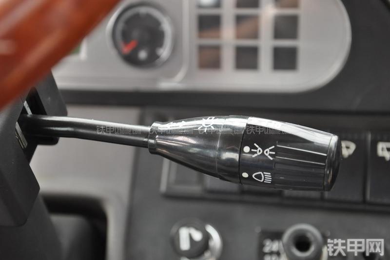 成工CG990H装载机局部