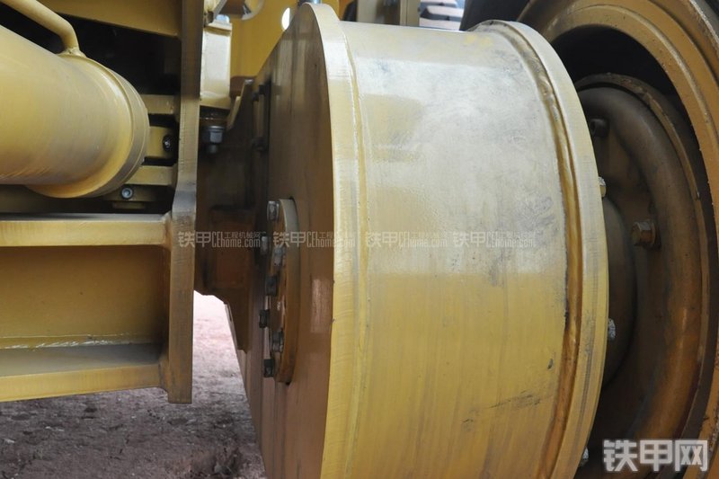 成工MG1320H平地机局部