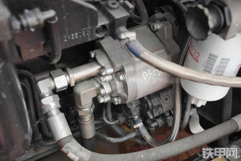 成工MG1320H平地机局部